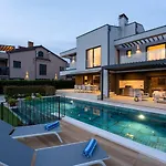 Sunset View Villa *